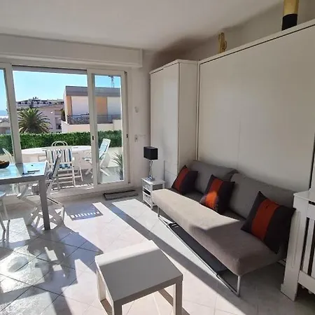 2p Terrasse Croisette 100 Meters