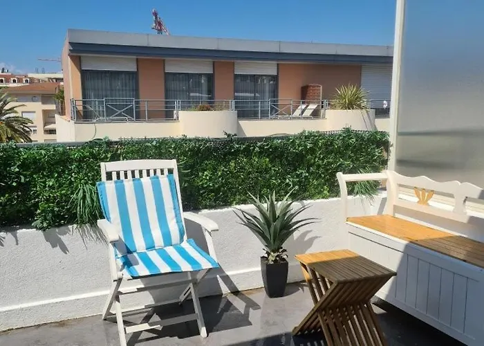 2p Terrasse Croisette 100 Meters